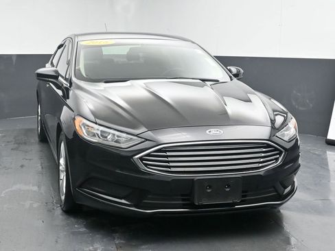 Used 2018 Ford Fusion SE w/ Fusion SE Technology Package image 3