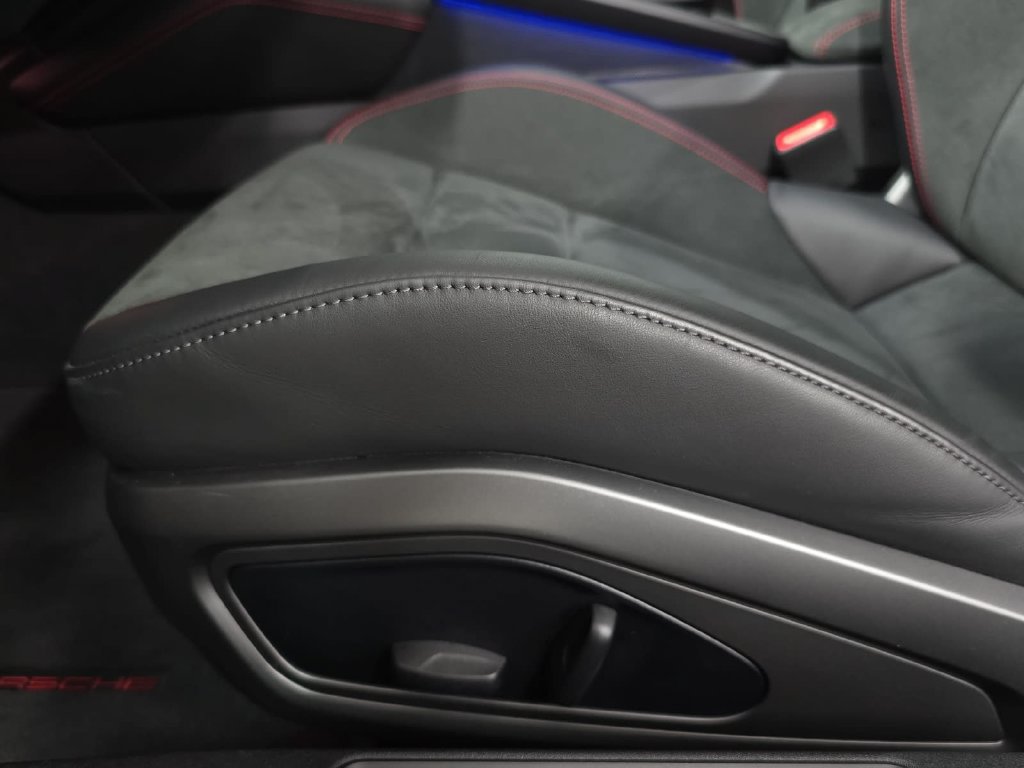 Certified 2025 Porsche 911 GTS image 25
