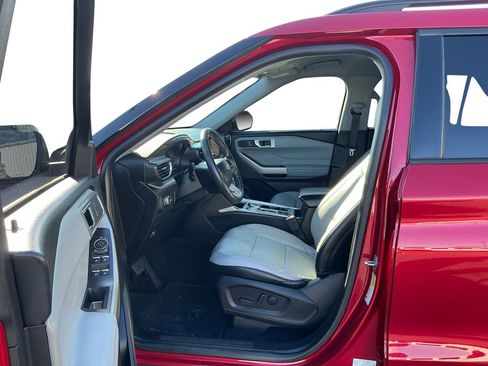Used 2021 Ford Explorer XLT w/ Equipment Group 202A image 14