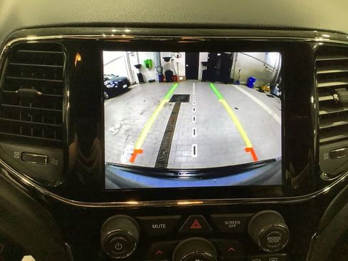 Used 2021 Jeep Grand Cherokee Laredo X image 16