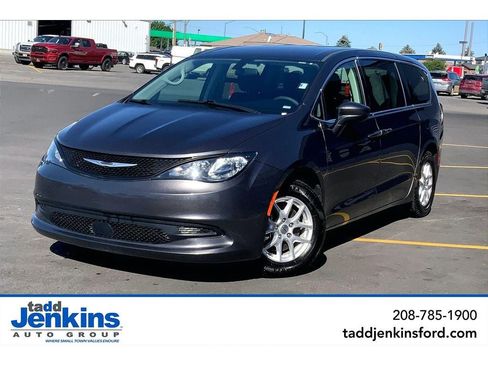 Used 2022 Chrysler Voyager LX FWD image 1