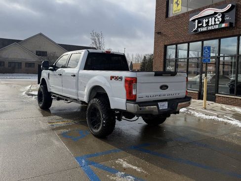 Used 2017 Ford F250 XLT w/ XLT Premium Package image 9