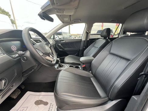 Used 2024 Volkswagen Tiguan SE image 12