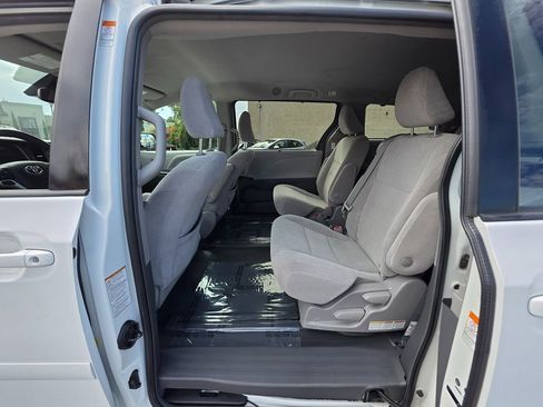Used 2019 Toyota Sienna LE image 22