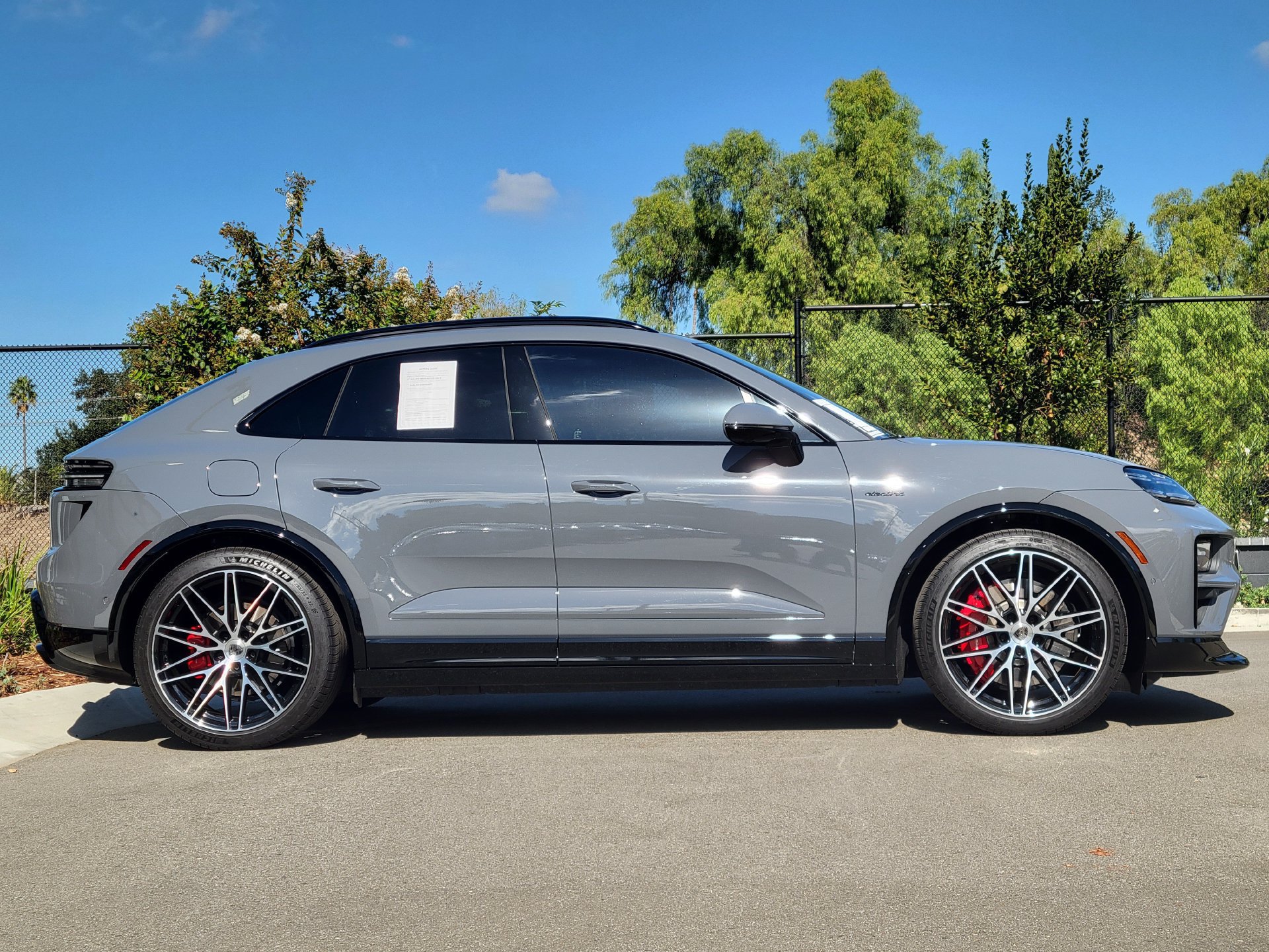 Used 2025 Porsche Macan Turbo Electric AWD/4WD image 8