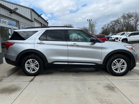 Used 2023 Ford Explorer XLT AWD/4WD image 8