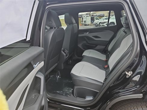 New 2026 Volkswagen Tiguan SE R-Line image 25