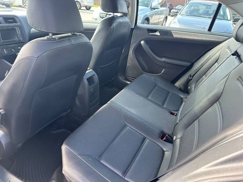 Used 2018 Volkswagen Jetta SE FWD image 12