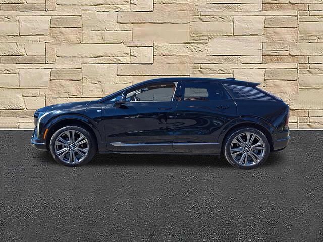 Certified 2025 Cadillac Optiq Sport 2 AWD/4WD image 2