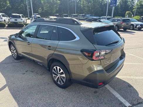 Used 2024 Subaru Outback Premium AWD/4WD image 4