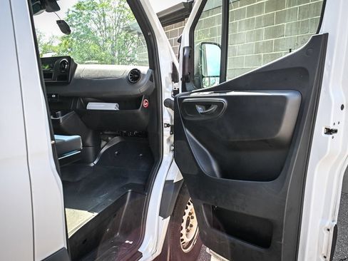 Used 2020 Mercedes-Benz Sprinter 2500 w/ Driver Convenience Package image 21