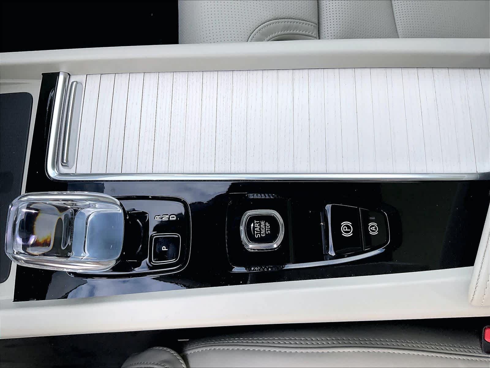 New 2027 Volvo XC60 T8 Ultra AWD/4WD image 10