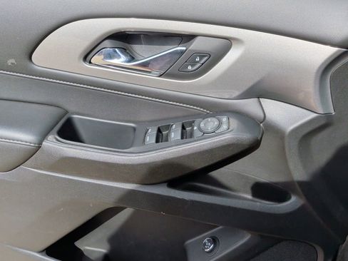 Used 2023 Chevrolet Traverse LT image 11