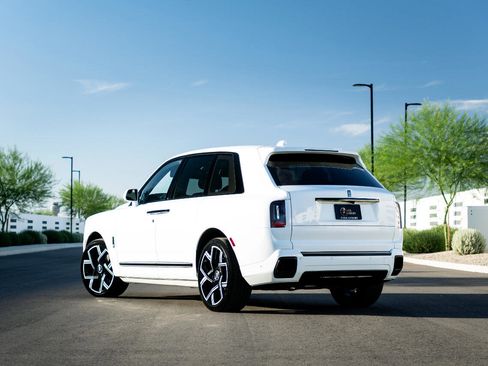 Used 2025 Rolls-Royce Cullinan Black Badge image 5