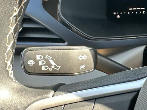 Used 2022 Volkswagen Taos SE image 25