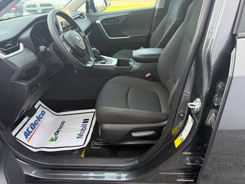 Used 2025 Toyota RAV4 LE AWD/4WD image 19
