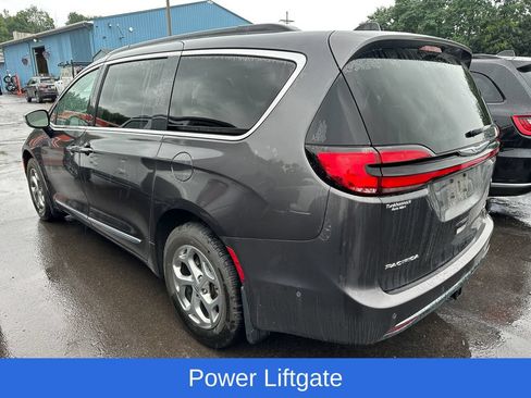 Used 2023 Chrysler Pacifica Limited w/ Trailer Tow Group AWD/4WD image 5