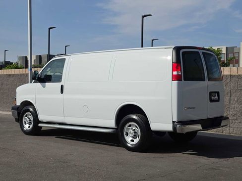 Used 2024 Chevrolet Express 2500 w/ Driver Convenience Package image 7