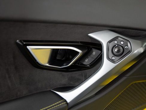 Used 2022 Lamborghini Huracan EVO image 13