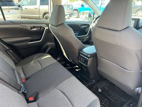 Used 2021 Toyota RAV4 XLE AWD/4WD image 17