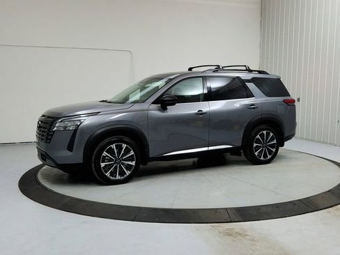 New 2026 Nissan Pathfinder Platinum FWD image 3