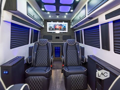 Used 2024 Mercedes-Benz Sprinter 3500 image 6