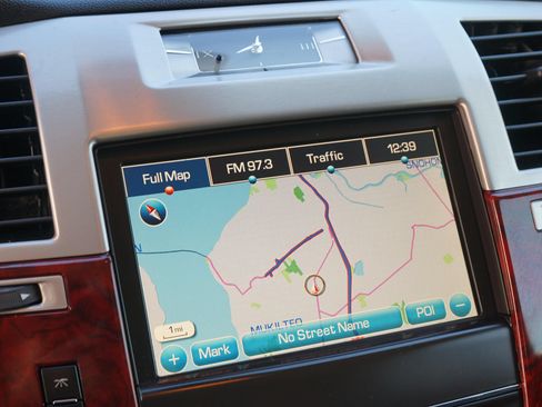 Used 2012 Cadillac Escalade Premium AWD/4WD image 17