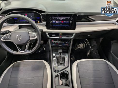 Used 2025 Volkswagen Taos SE w/ Panoramic Sunroof Package image 24