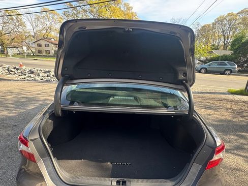 Used 2018 Toyota Camry LE FWD image 9