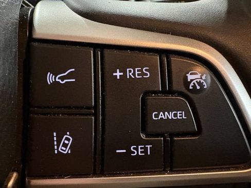Used 2024 Toyota Highlander XLE AWD/4WD image 14
