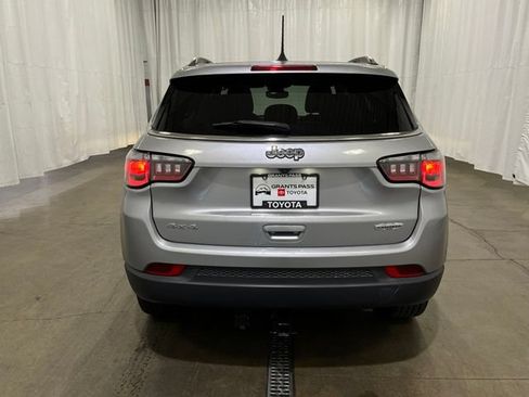 Used 2022 Jeep Compass Latitude w/ Sun and Sound Group AWD/4WD image 5
