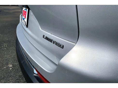 Used 2023 Jeep Grand Cherokee L Limited AWD/4WD image 8