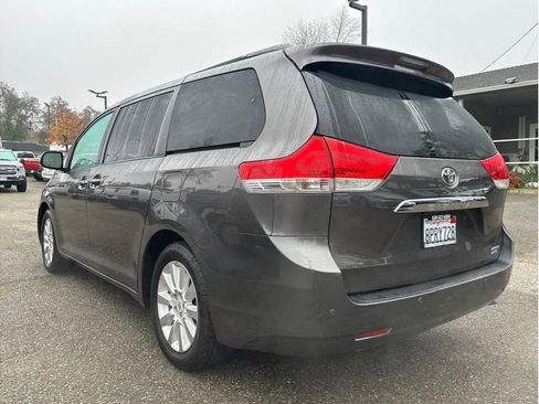 Used 2012 Toyota Sienna Limited image 5