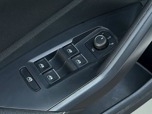 Used 2024 Volkswagen Jetta SE FWD image 21