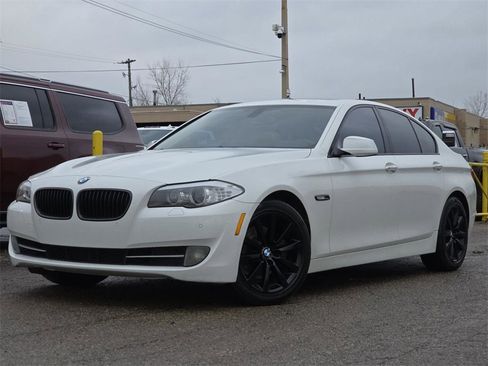 Used 2011 BMW 528i Sedan image 2