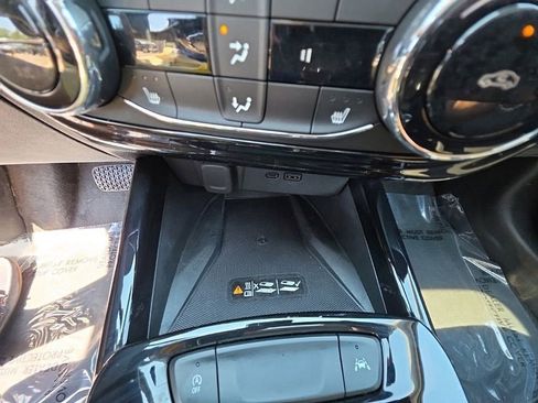 Used 2024 Chevrolet Trax ACTIV w/ Sunroof Package FWD image 18