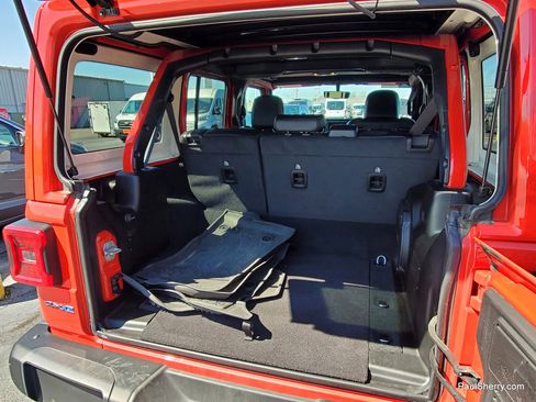 Used 2023 Jeep Wrangler Unlimited Rubicon 4xe w/ Steel Bumper Group image 15