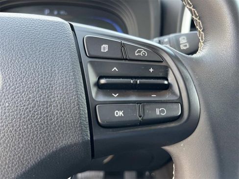 Used 2024 Hyundai Venue Limited image 16