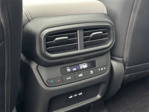 New 2025 Honda Pilot Touring image 19