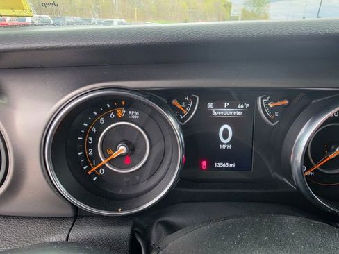 Used 2023 Jeep Gladiator Sport AWD/4WD image 12