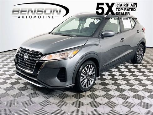 Used 2024 Nissan Kicks SV image 1