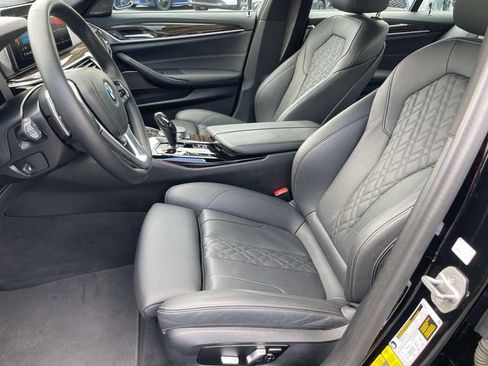 Used 2023 BMW 530e xDrive AWD/4WD image 28