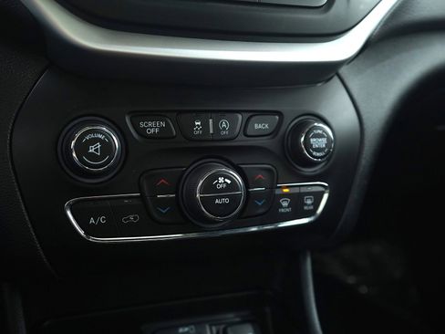 Used 2016 Jeep Cherokee Trailhawk w/ Comfort/Convenience Group image 23