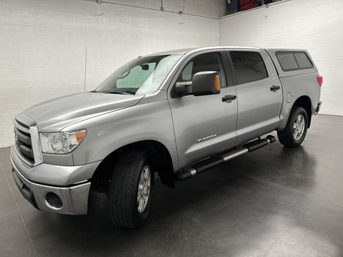 Used 2012 Toyota Tundra 4x4 CrewMax w/ SR5 Pkg image 4