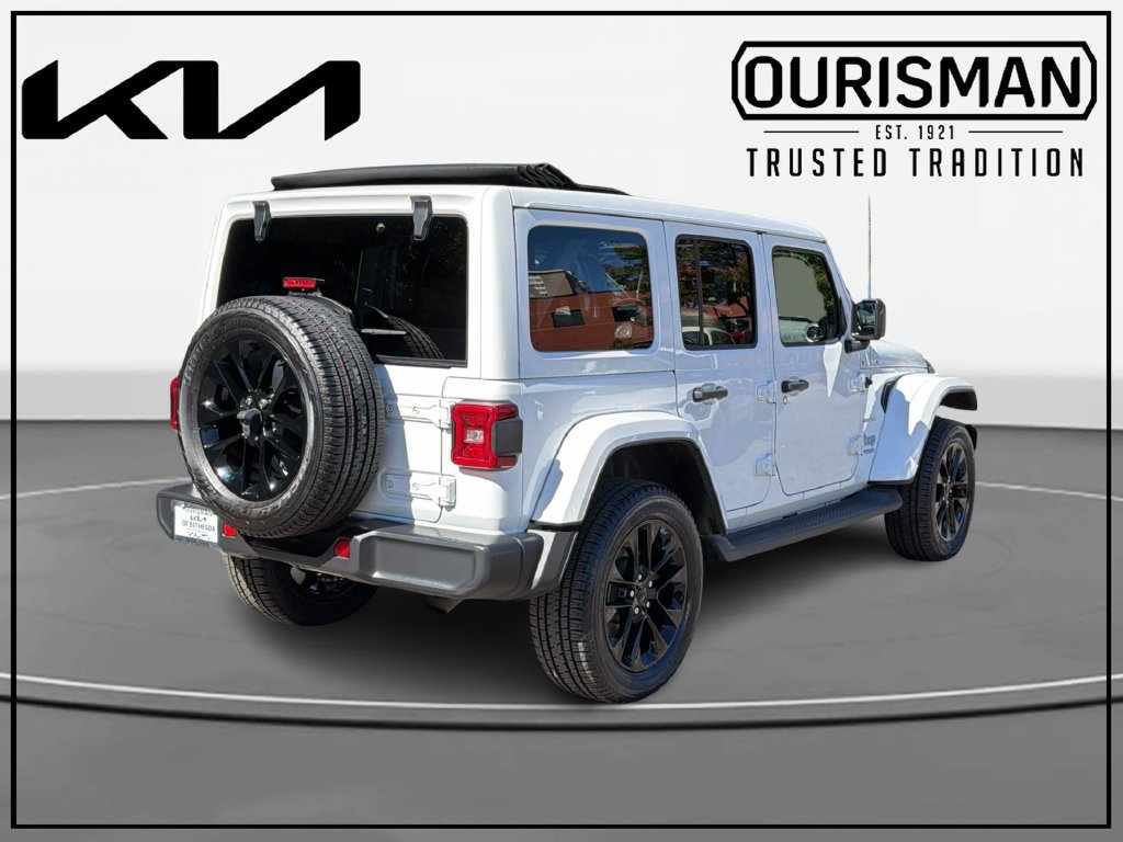 Used 2022 Jeep Wrangler Unlimited Sahara w/ Cold Weather Group AWD/4WD image 4