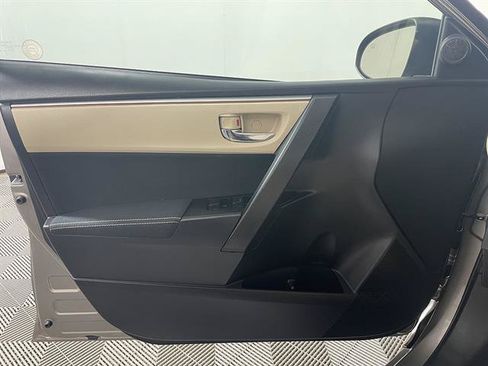 Used 2016 Toyota Corolla LE FWD image 18