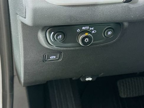 Used 2023 GMC Terrain SLT AWD/4WD image 13