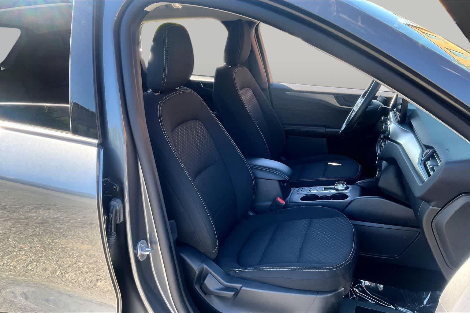 Used 2025 Ford Escape Active AWD/4WD image 9