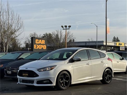 Used 2017 Ford Focus ST image 1
