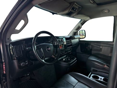 Used 2019 GMC Savana 2500 RWD image 9